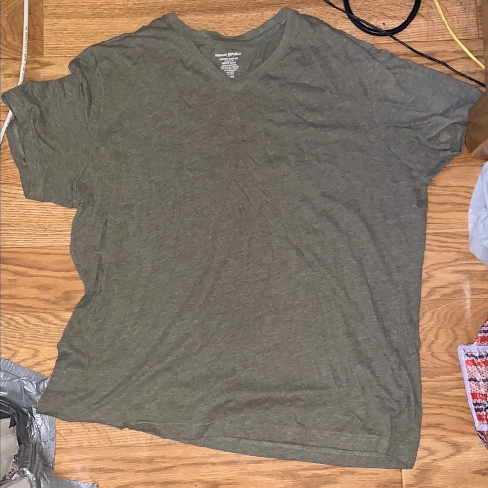 Men’s gray t shirt